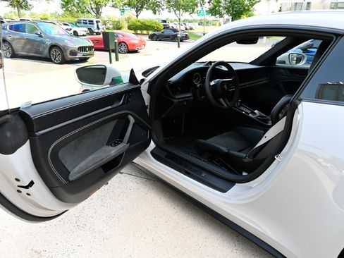 Used 2024 Porsche 911 Carrera GTS RWD image 15