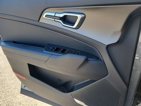 New 2026 Kia Sportage LX FWD image 19
