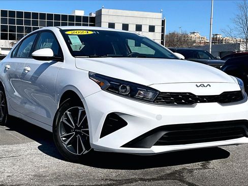 Used 2024 Kia Forte LXS image 2