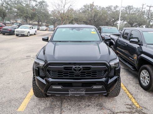 Used 2024 Toyota Tacoma TRD Off-Road image 5