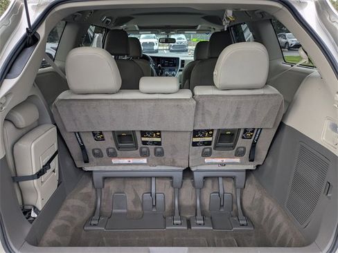 Used 2016 Toyota Sienna XLE image 13