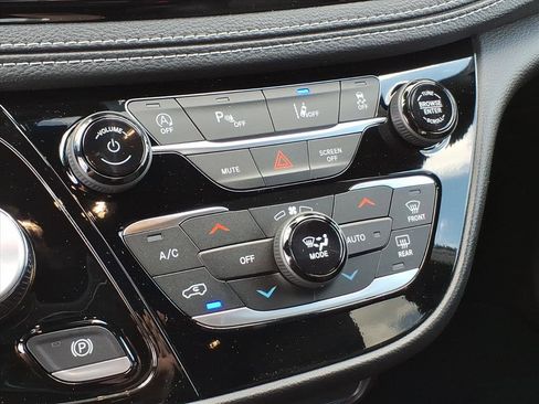 New 2027 Chrysler Pacifica Select AWD/4WD image 31
