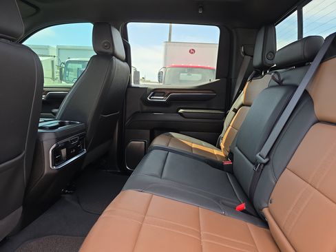 Used 2024 Chevrolet Silverado 1500 High Country RWD image 15