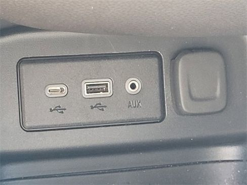 Used 2023 Chevrolet Equinox LT image 23