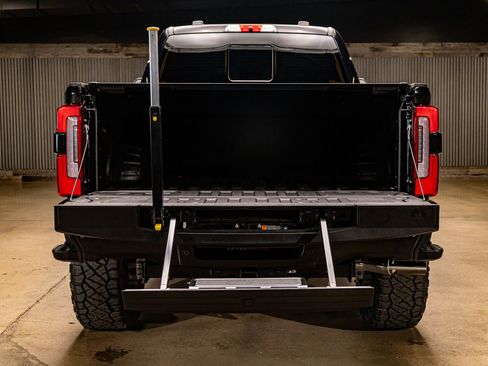 Used 2025 Ford F250 Platinum w/ FX4 Off-Road Package image 9