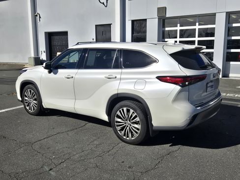 Used 2020 Toyota Highlander Platinum image 8