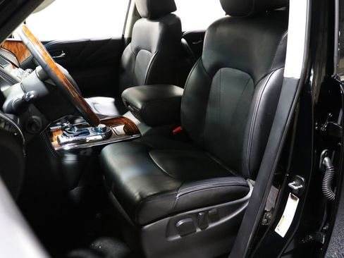Used 2017 INFINITI QX80 Base w/ Deluxe Technology Package image 2