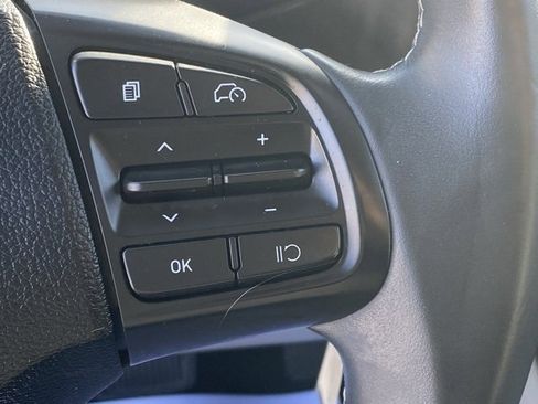 Used 2023 Hyundai Venue SEL image 17