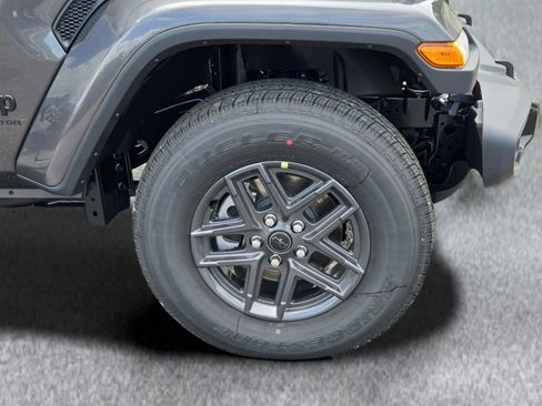 New 2025 Jeep Gladiator Sport image 4