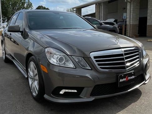 Used 2011 Mercedes-Benz E 350 4MATIC Sedan w/ Premium 1 Pkg image 3