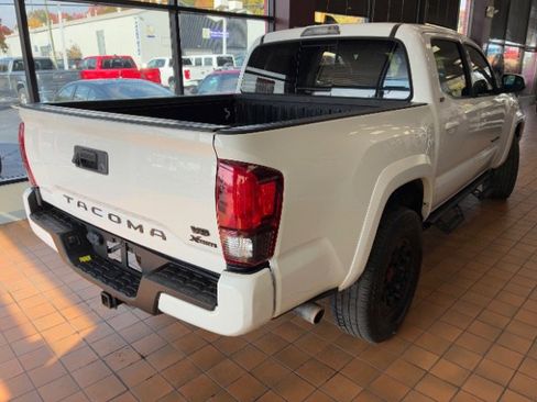 Used 2022 Toyota Tacoma TRD Off-Road image 9