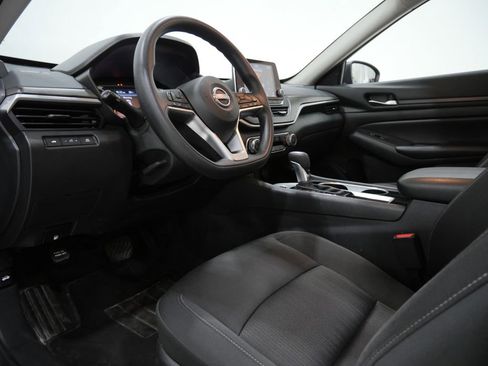Used 2024 Nissan Altima 2.5 SV FWD image 10