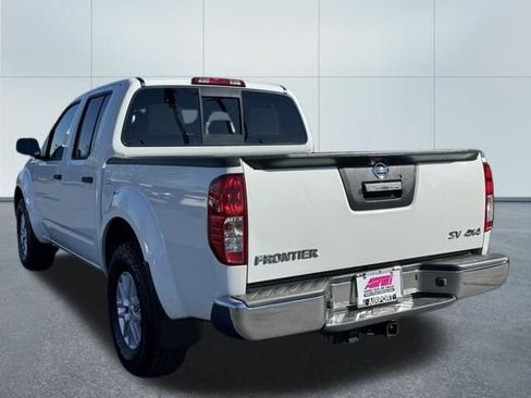 Used 2017 Nissan Frontier SV image 3