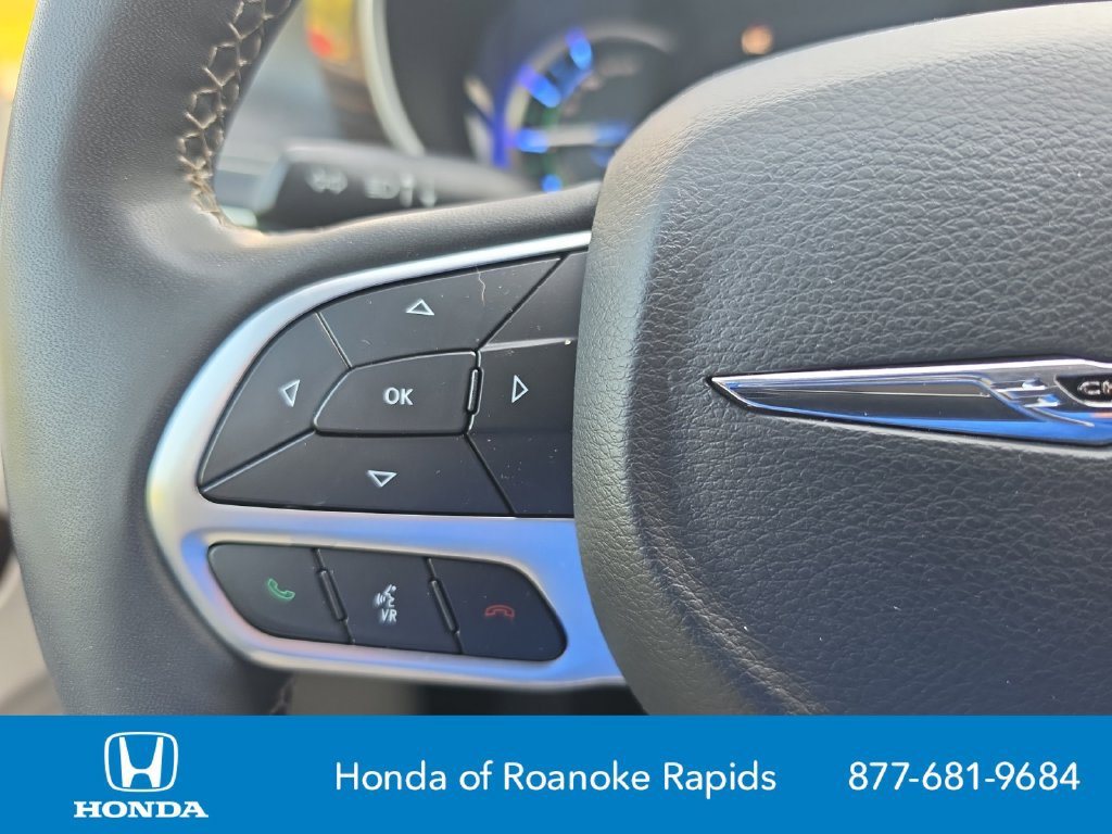 Used 2023 Chrysler Pacifica Limited FWD image 24