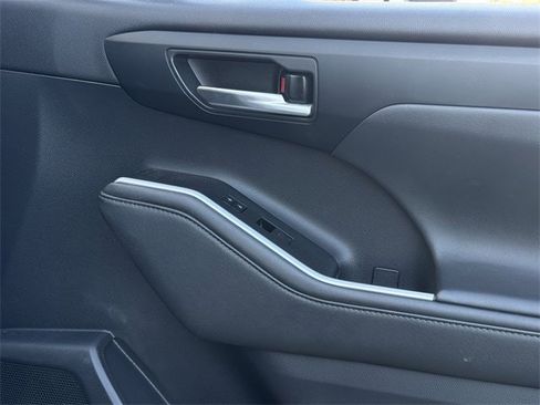 Used 2021 Toyota Highlander XSE image 28