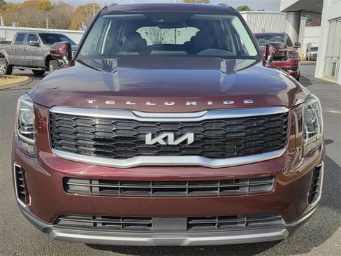 Used 2022 Kia Telluride S image 2