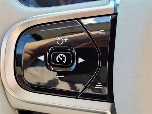 Certified 2025 Volvo XC90 T8 Plus w/ Protection Package Premier image 30