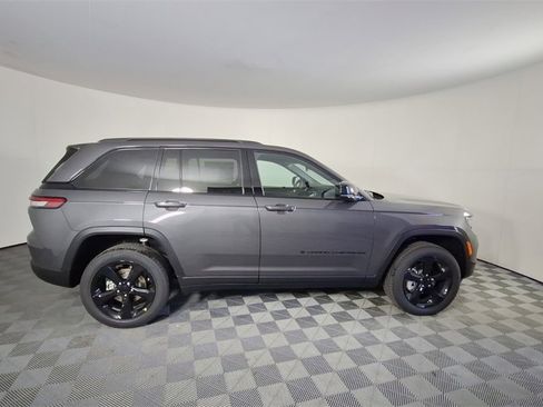 New 2025 Jeep Grand Cherokee Limited w/ Black Appearance Package image 3