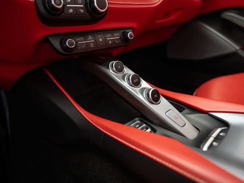 Used 2020 Ferrari Portofino RWD image 25