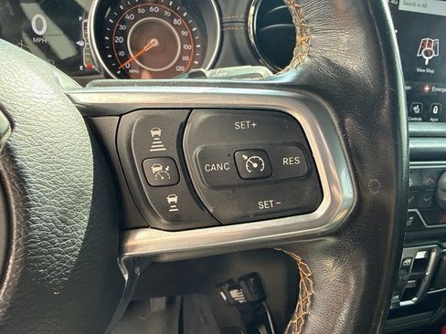 Used 2022 Jeep Wrangler Unlimited Sahara AWD/4WD image 12