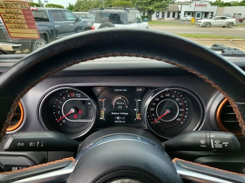 Used 2022 Jeep Gladiator Mojave w/ Cold Weather Group AWD/4WD image 17