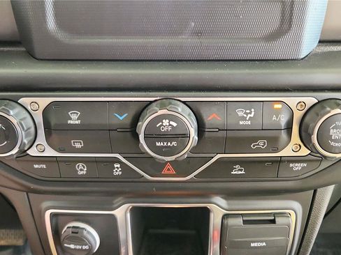 Used 2022 Jeep Gladiator Sport w/ Trailer Tow Package AWD/4WD image 29