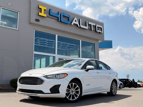 Used 2019 Ford Fusion SE FWD image 1