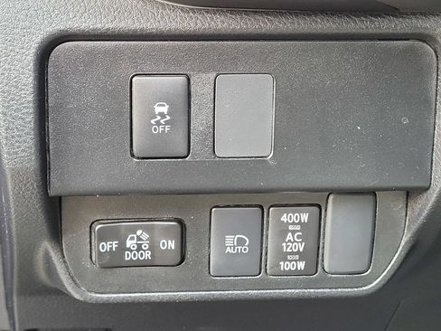 Used 2023 Toyota Tacoma TRD Off-Road w/ Technology Package AWD/4WD image 11