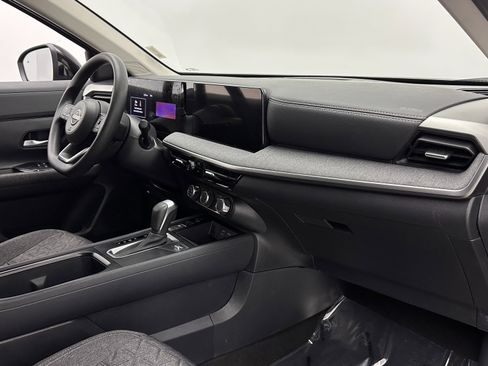 Used 2025 Nissan Kicks SV w/ Charging Package FWD image 32