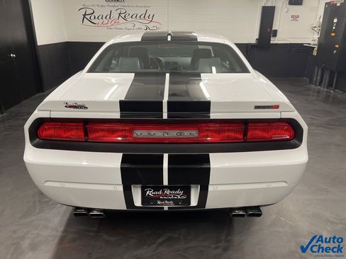 Used 2014 Dodge Challenger SRT8 image 9