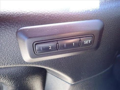 Used 2020 Nissan Titan SL w/ Moonroof Package image 16