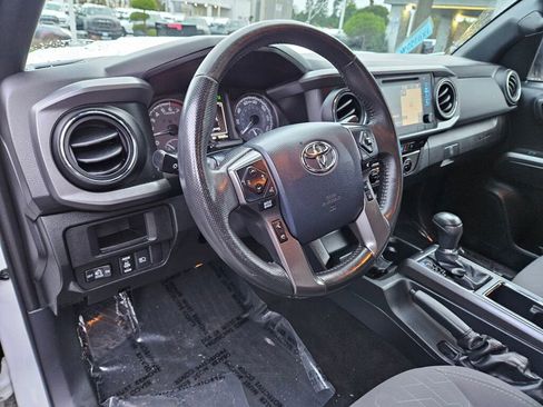Used 2018 Toyota Tacoma SR5 image 16