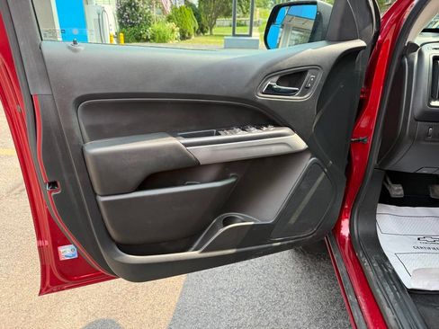 Used 2021 Chevrolet Colorado LT w/ LT Convenience Package AWD/4WD image 14