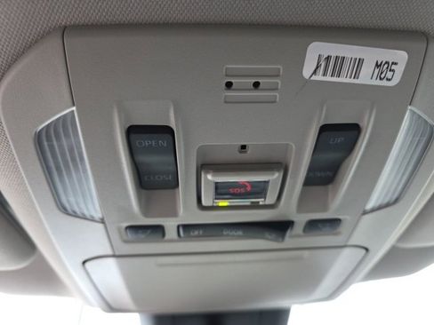 Certified 2023 Toyota Highlander XLE image 25