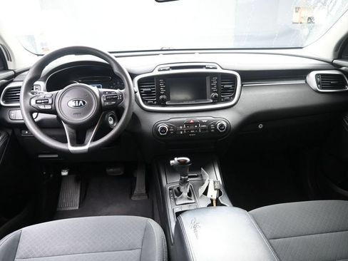 Used 2018 Kia Sorento FWD image 9