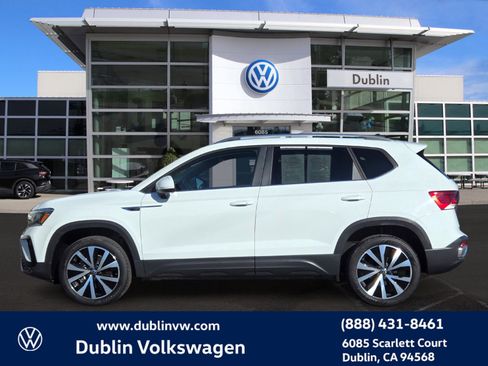 Certified 2022 Volkswagen Taos SE image 7