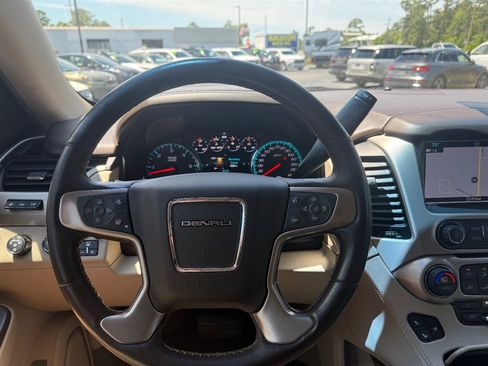 Used 2019 GMC Yukon Denali w/ Denali Ultimate Package AWD/4WD image 18