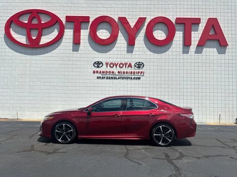 Used 2018 Toyota Camry XSE FWD image 5