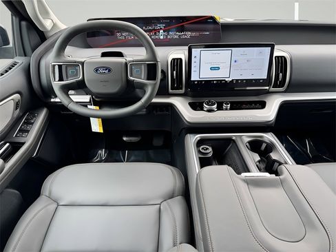 New 2025 Ford Expedition Active image 5