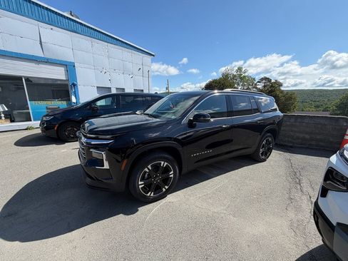 New 2027 Chevrolet Traverse LT w/ Sun and Wheel Package AWD/4WD image 2