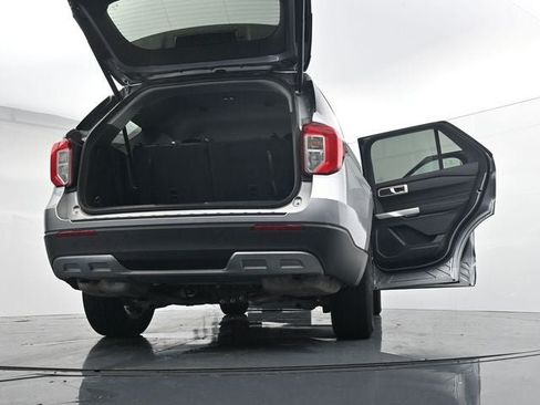 Used 2024 Ford Explorer XLT w/ Equipment Group 202A AWD/4WD image 44