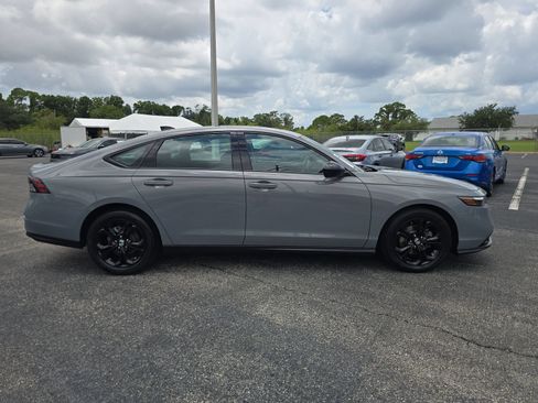 Certified 2025 Honda Accord SE image 3
