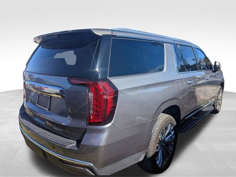 Used 2022 GMC Yukon XL SLT w/ SLT Premium Package image 7