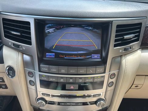 Used 2013 Lexus LX 570 4WD w/ Luxury Pkg image 11