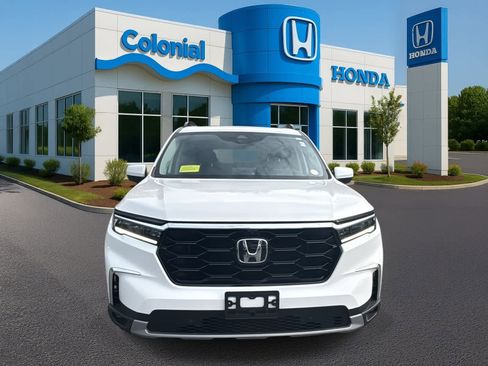 Used 2025 Honda Pilot Elite image 9