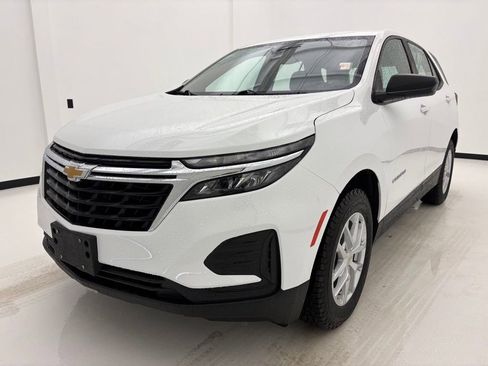 Used 2022 Chevrolet Equinox LS AWD/4WD image 13