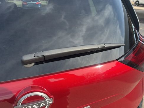 Used 2023 Nissan Rogue SV image 33