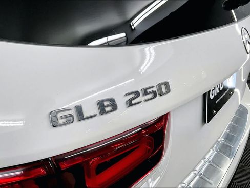 Used 2023 Mercedes-Benz GLB 250 4MATIC image 10