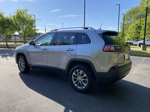 Used 2019 Jeep Cherokee Latitude Plus w/ Comfort/Convenience Group image 7