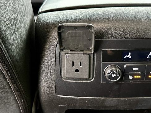 Used 2020 Chevrolet Suburban Premier image 18